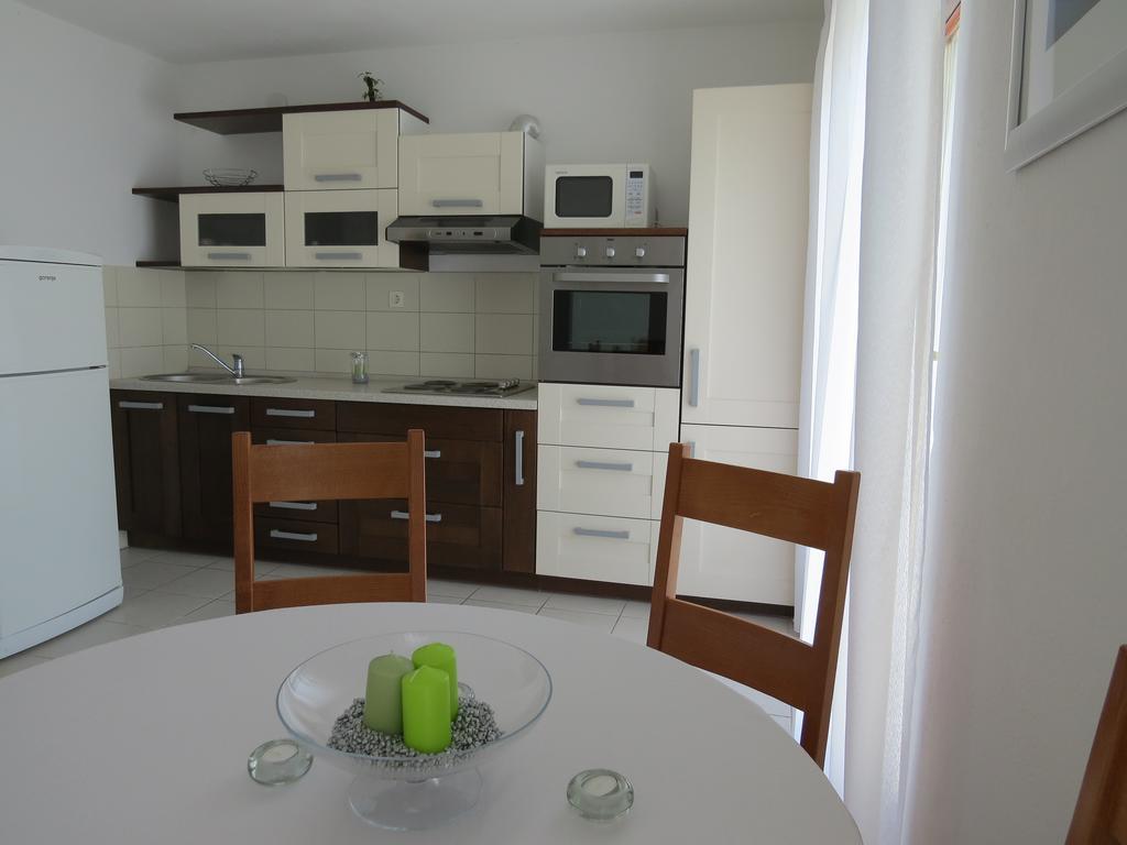 Apartments Lovric - 30 Meters To The Beach Трогір Екстер'єр фото