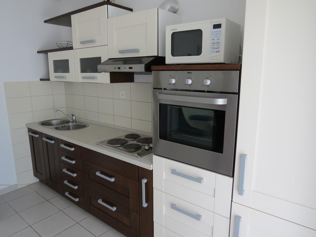 Apartments Lovric - 30 Meters To The Beach Трогір Екстер'єр фото