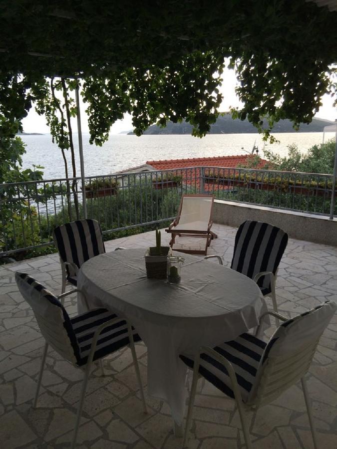 Apartments Lovric - 30 Meters To The Beach Трогір Екстер'єр фото